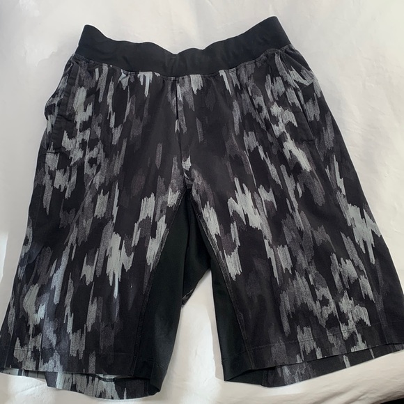 Lululemon shorts - Picture 1 of 3